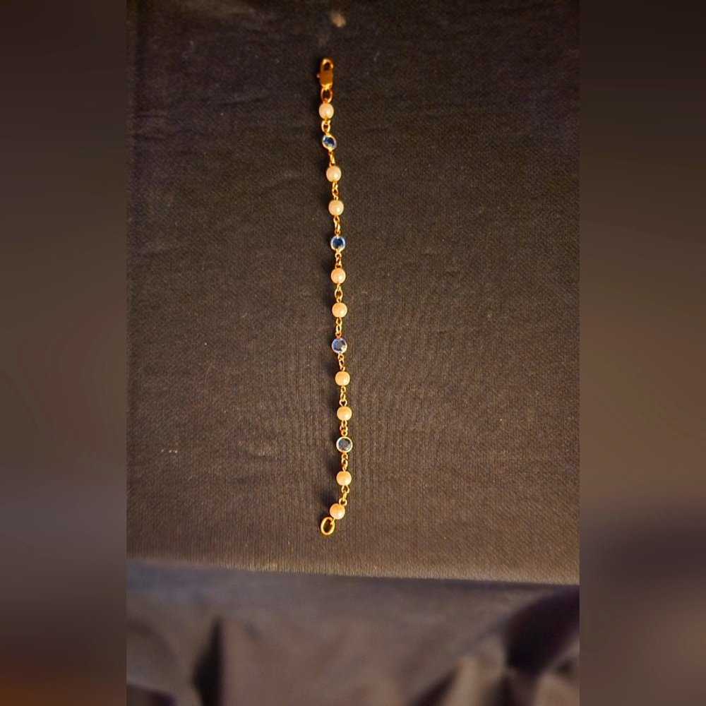 Pearl and blue stone set in gold bracelet